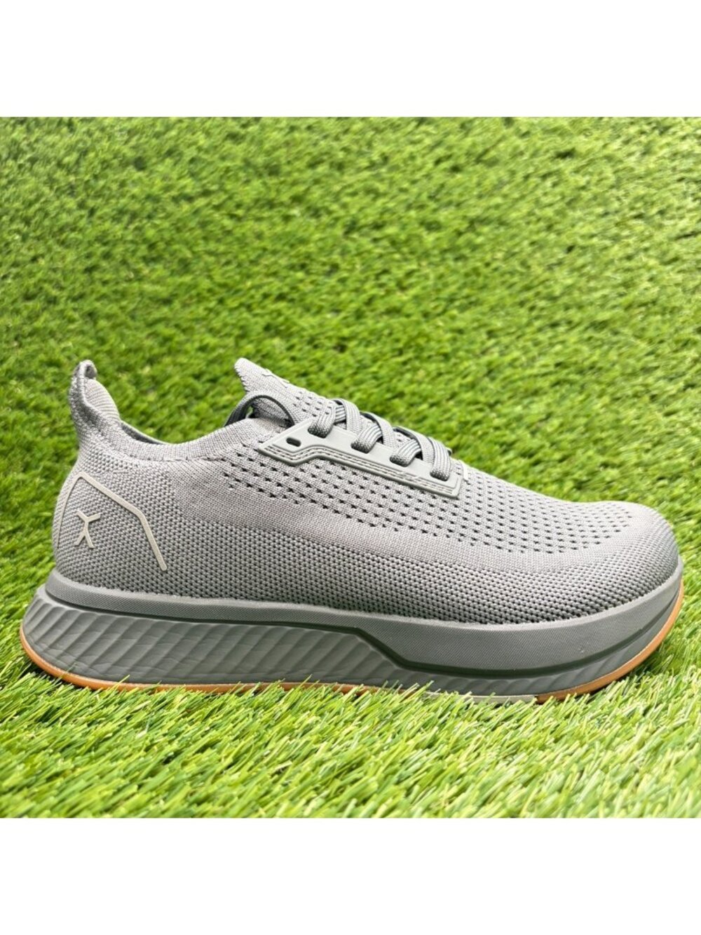 Flux Footwear Adapt Runner Gray Gum Womens Size 7 Athletic Knit Shoes Sneakers